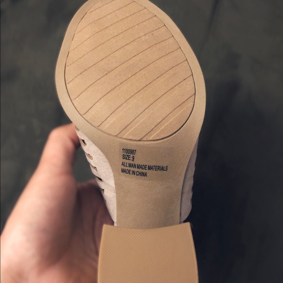 SOLD ♥️ Blush Booties / Cutout Open Toe Sandals - Picture 2 of 4